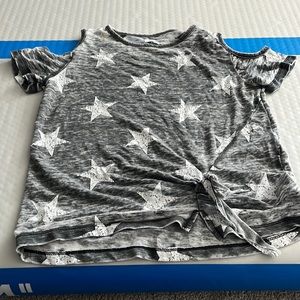 Size Xl girls cold shoulder distressed top